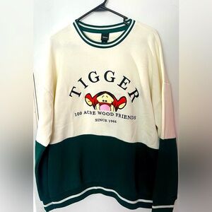 Medium Disney Tigger sweatshirt - NEVER WORN